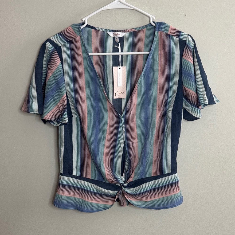 Candie’s Women's Striped V-Neck Top - Multicolor B